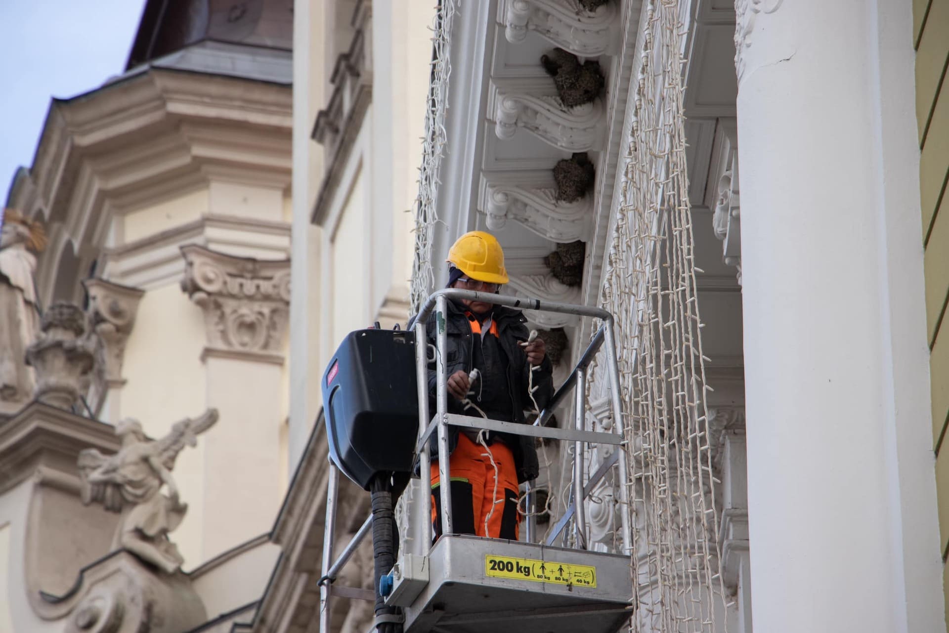 Elindultak a munkálatok a Dobó téren